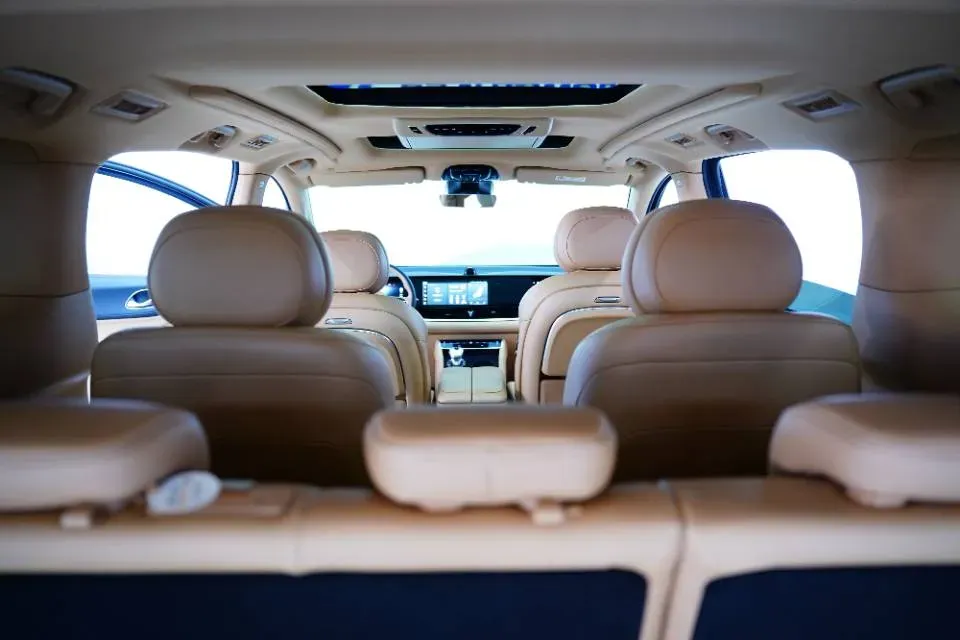 2024 Voyah Dream 1.5T 150HP L4 PHEV 43KWH,autocango,china used car exporter,china ev exporter,chinese used car exporter,chinese used ev exporter