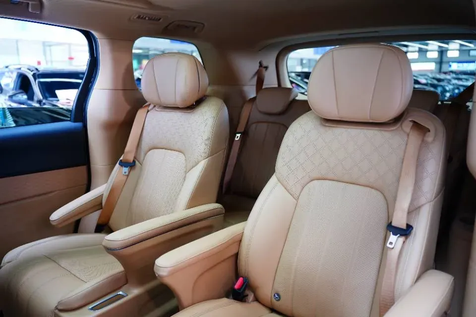 2024 Voyah Dream 1.5T 150HP L4 PHEV 43KWH,autocango,china used car exporter,china ev exporter,chinese used car exporter,chinese used ev exporter