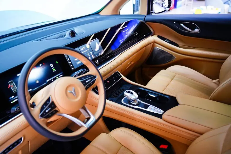 2024 Voyah Dream 1.5T 150HP L4 PHEV 43KWH,autocango,china used car exporter,china ev exporter,chinese used car exporter,chinese used ev exporter