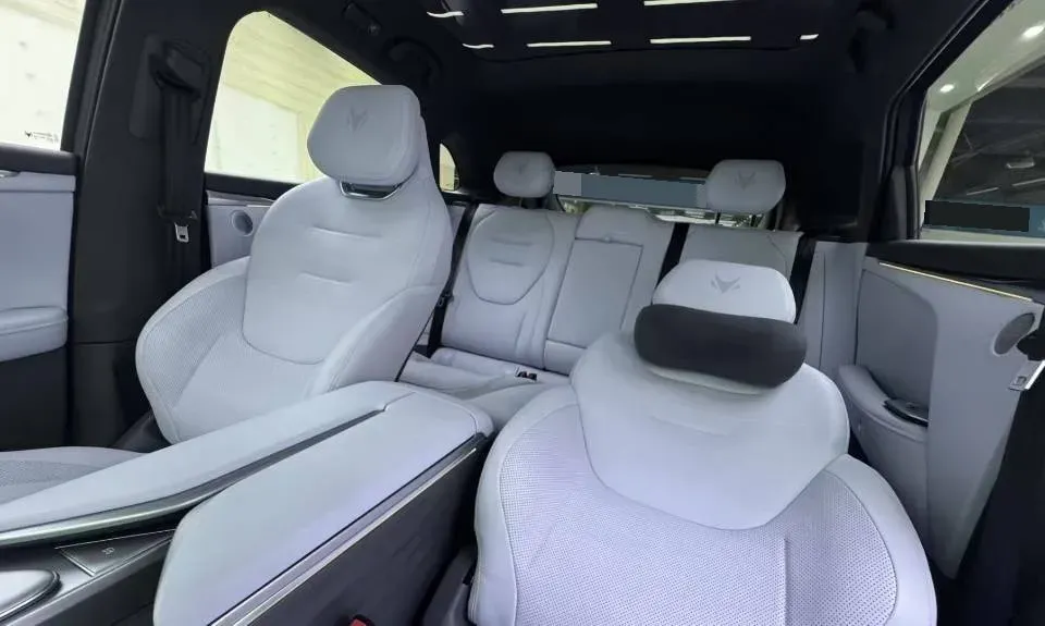 2024 HongQi H5 2.0T 224HP L4 8AT,autocango,china used car exporter,china ev exporter,chinese used car exporter,chinese used ev exporter