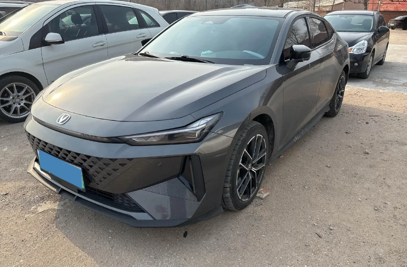 2024 ChangAn UNI-V iDD 1.5L 110HP L4 E-CVT PHEV 18.99KWH,autocango,china used car exporter,china ev exporter,chinese used car exporter,chinese used ev exporter