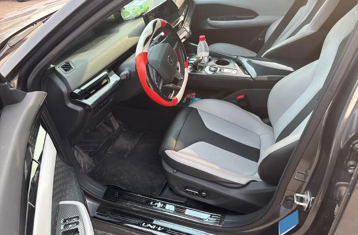 2024 ChangAn UNI-V iDD 1.5L 110HP L4 E-CVT PHEV 18.99KWH,autocango,china used car exporter,china ev exporter,chinese used car exporter,chinese used ev exporter