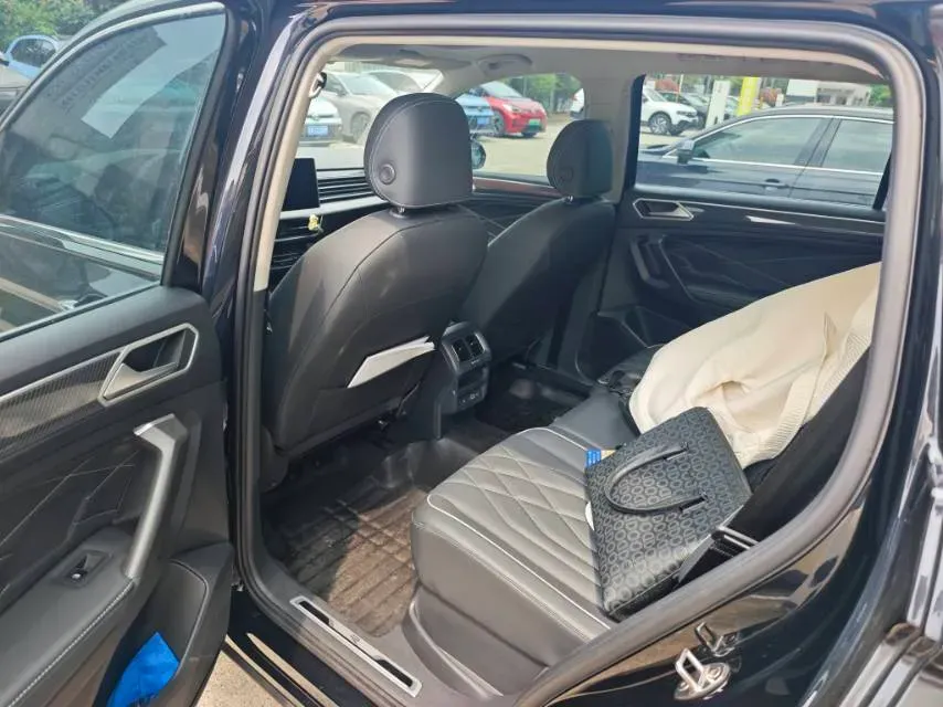 2024 Volkswagen Tiguan L 2.0T 186HP L4 7DCT,autocango,china used car exporter,china ev exporter,chinese used car exporter,chinese used ev exporter
