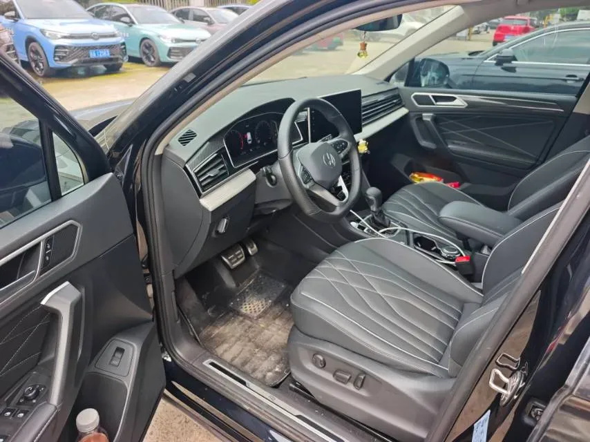 2024 Volkswagen Tiguan L 2.0T 186HP L4 7DCT,autocango,china used car exporter,china ev exporter,chinese used car exporter,chinese used ev exporter