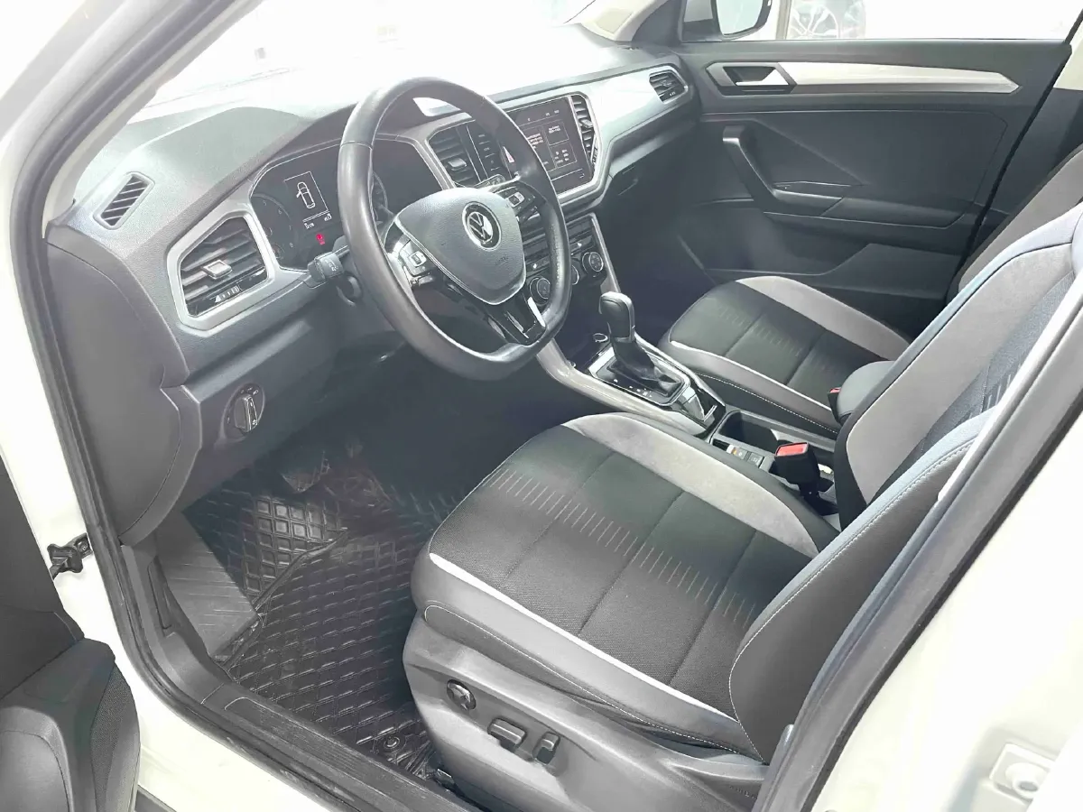 2022 Volkswagen T-Roc 1.4T 150HP L4 7DCT,autocango,china used car exporter,china ev exporter,chinese used car exporter,chinese used ev exporter