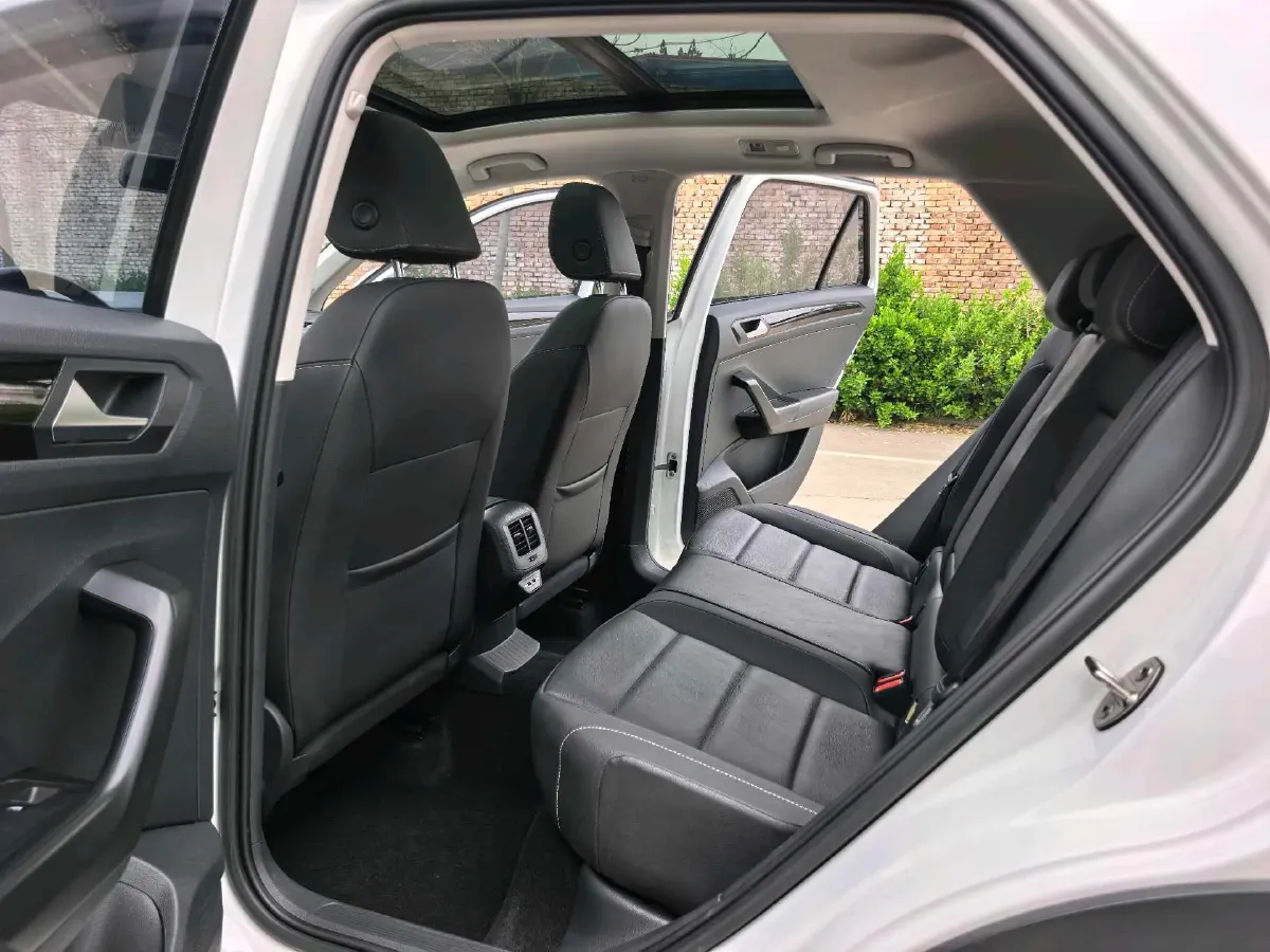 2022 Volkswagen T-Roc 1.4T 150HP L4 7DCT,autocango,china used car exporter,china ev exporter,chinese used car exporter,chinese used ev exporter