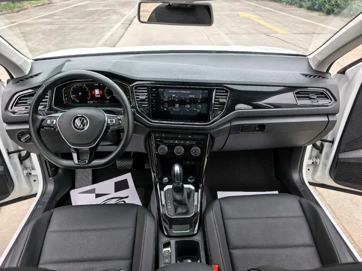2022 Volkswagen T-Roc 1.4T 150HP L4 7DCT,autocango,china used car exporter,china ev exporter,chinese used car exporter,chinese used ev exporter