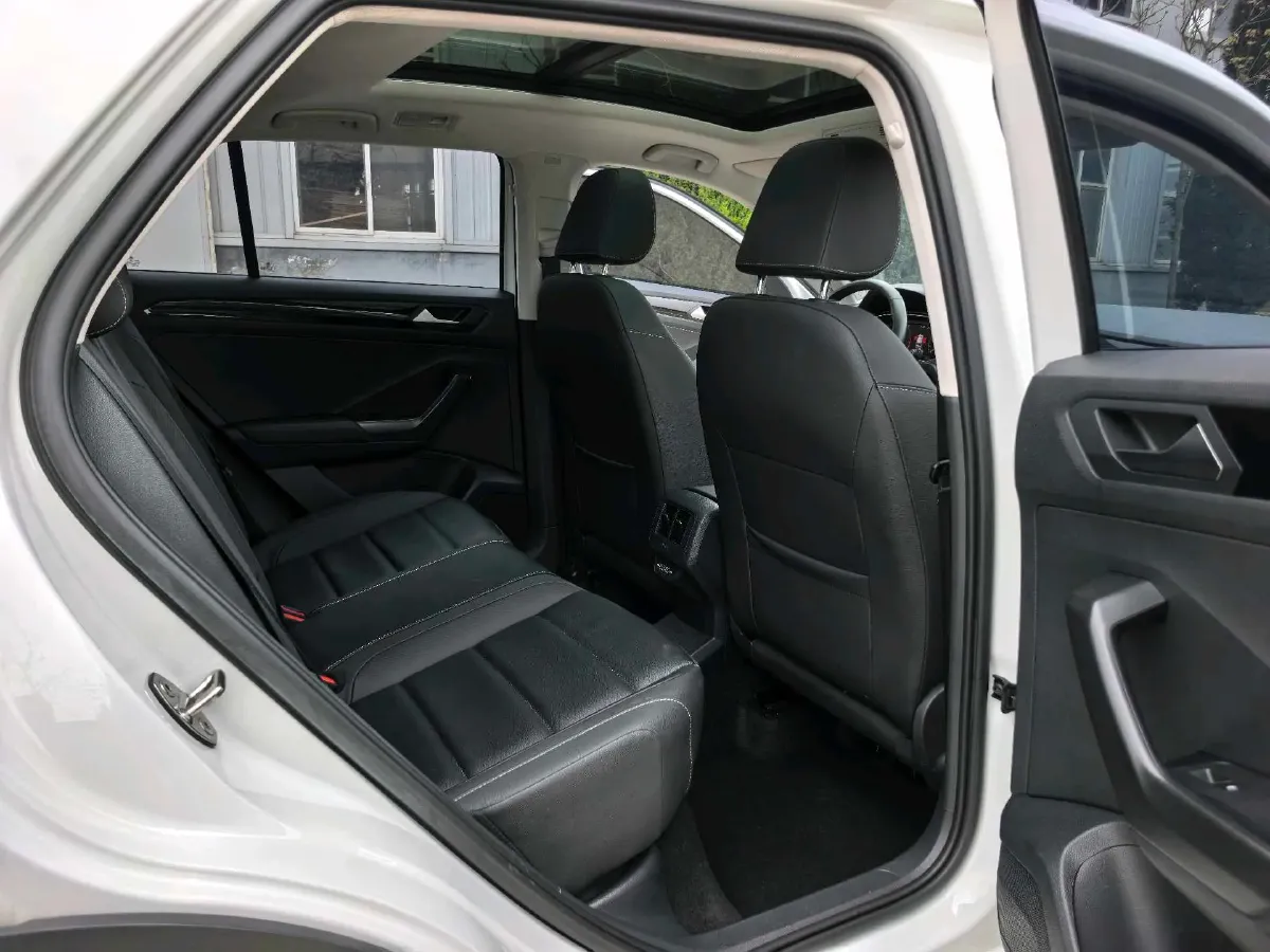 2022 Volkswagen T-Roc 1.4T 150HP L4 7DCT,autocango,china used car exporter,china ev exporter,chinese used car exporter,chinese used ev exporter