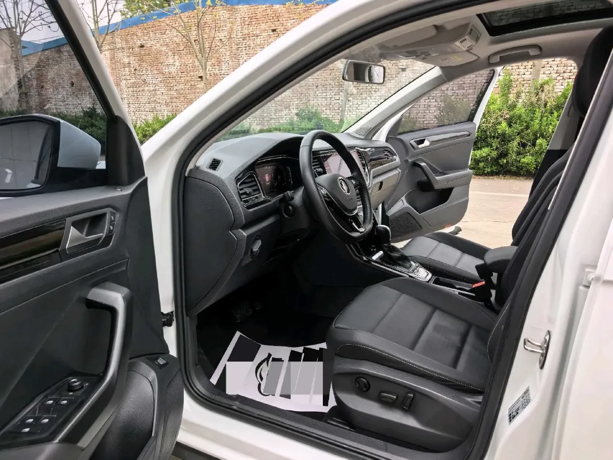 2022 Volkswagen T-Roc 1.4T 150HP L4 7DCT,autocango,china used car exporter,china ev exporter,chinese used car exporter,chinese used ev exporter