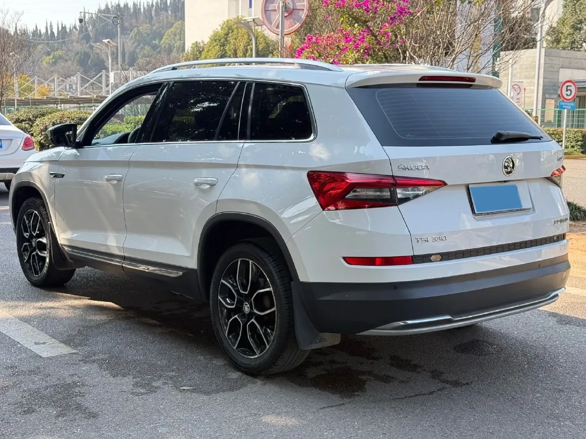 2018 Skoda Kodiak 2.0T 186HP L4 7DCT,autocango,china used car exporter,china ev exporter,chinese used car exporter,chinese used ev exporter