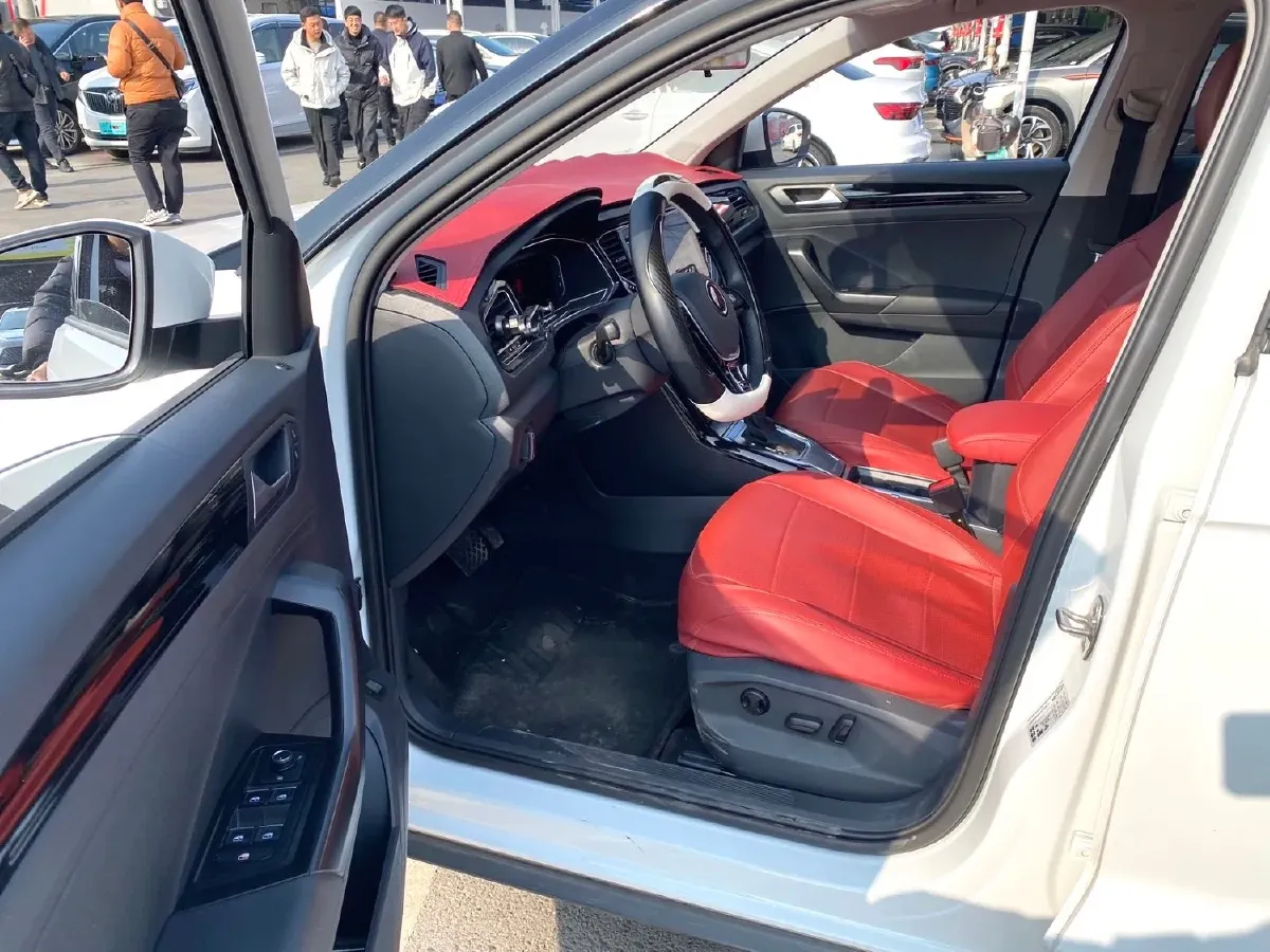 2021 Volkswagen T-Roc 1.4T 150HP L4 7DCT,autocango,china used car exporter,china ev exporter,chinese used car exporter,chinese used ev exporter