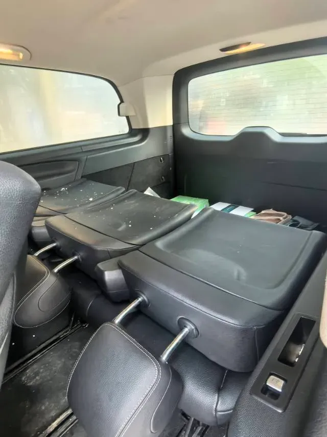 2021 Mercedes-Benz Vito 2.0T 211HP L4 9AT,autocango,china used car exporter,china ev exporter,chinese used car exporter,chinese used ev exporter