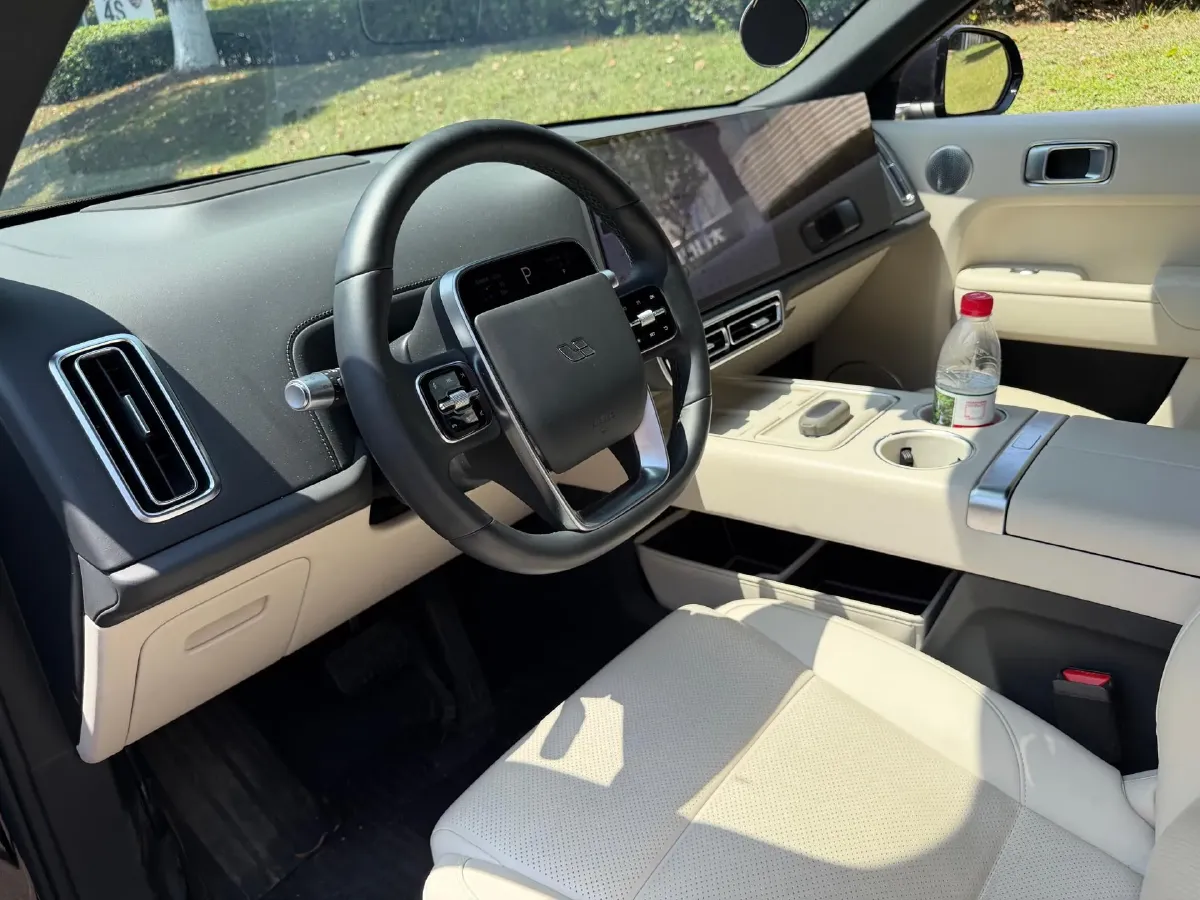 2024 Volvo S60 2.0T 197HP L4 7DCT,autocango,china used car exporter,china ev exporter,chinese used car exporter,chinese used ev exporter