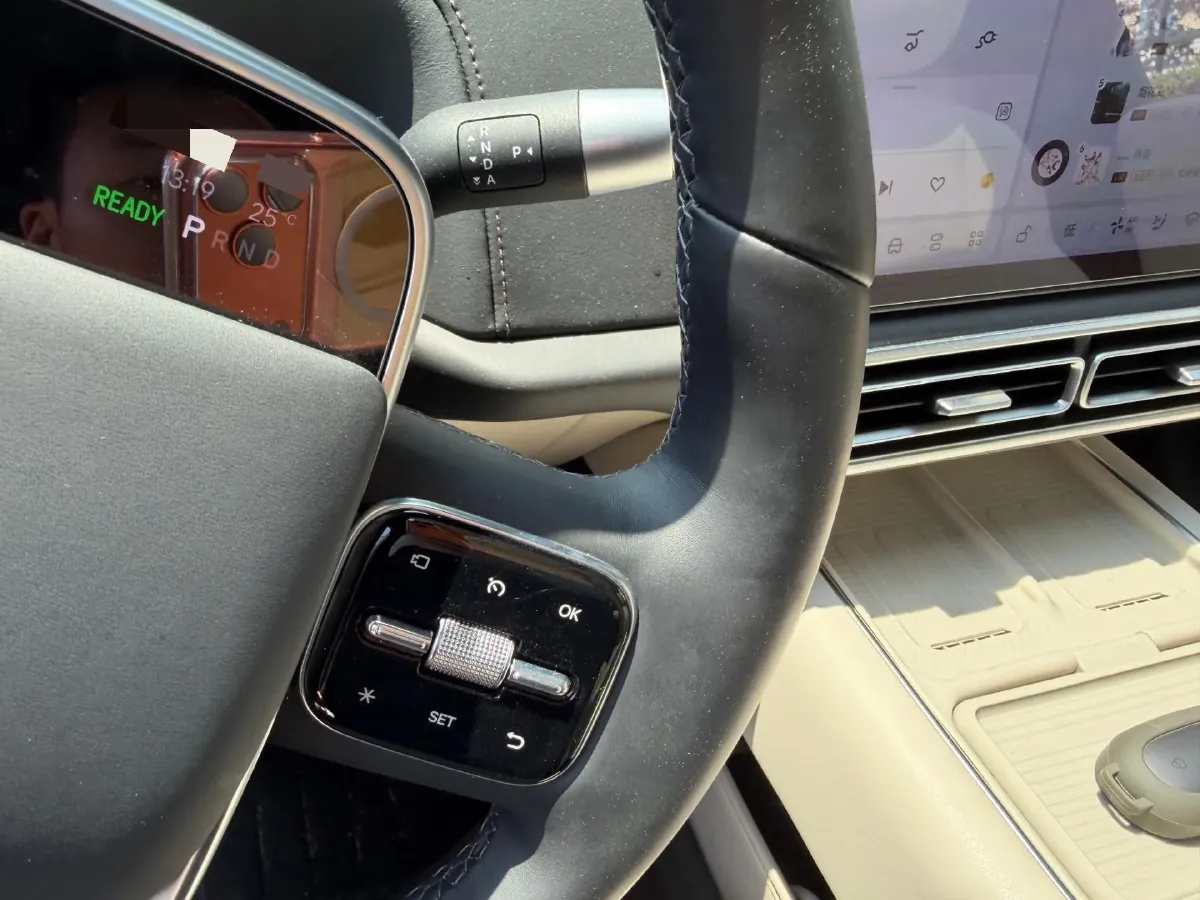 2024 Volvo S60 2.0T 197HP L4 7DCT,autocango,china used car exporter,china ev exporter,chinese used car exporter,chinese used ev exporter