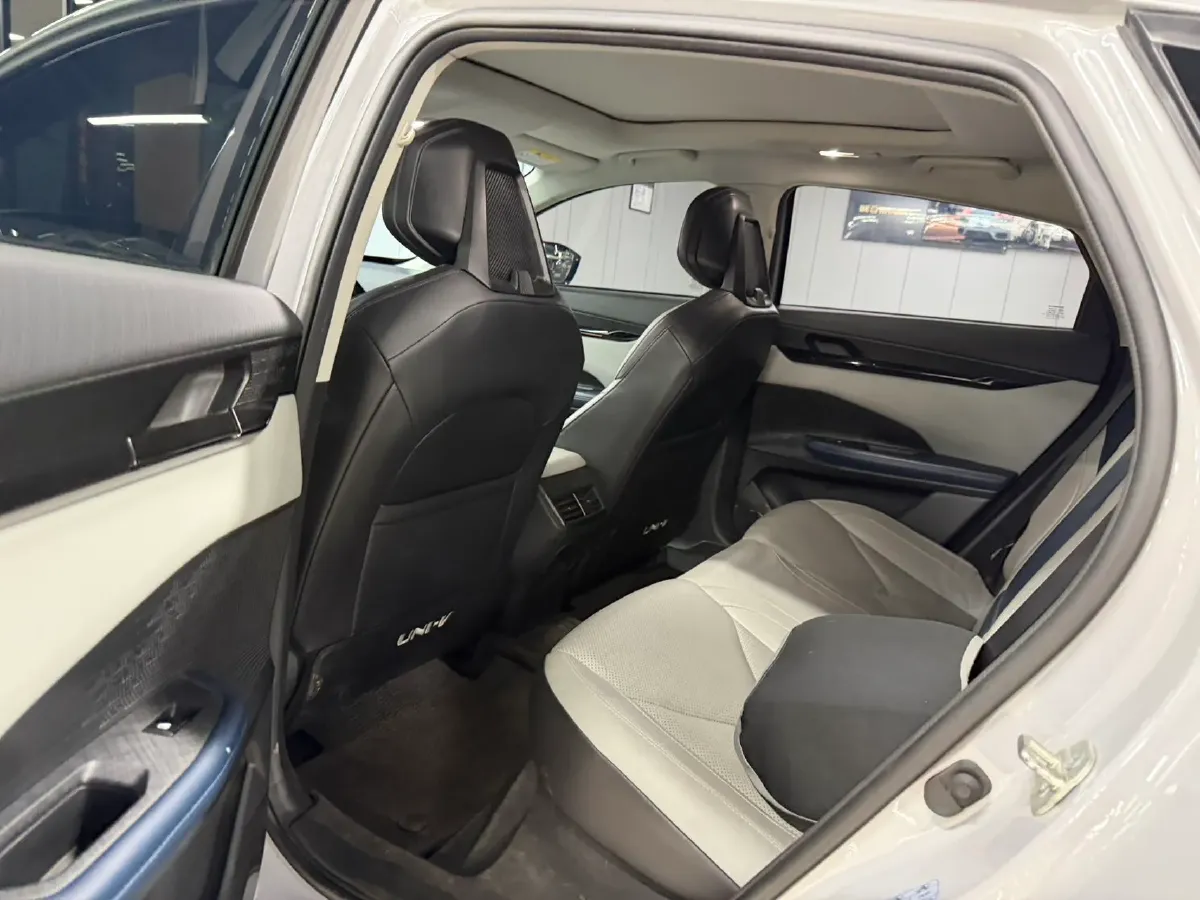 2023 ChangAn UNI-V iDD 1.5T 170HP L4 6TCT PHEV 18.4KWH,autocango,china used car exporter,china ev exporter,chinese used car exporter,chinese used ev exporter