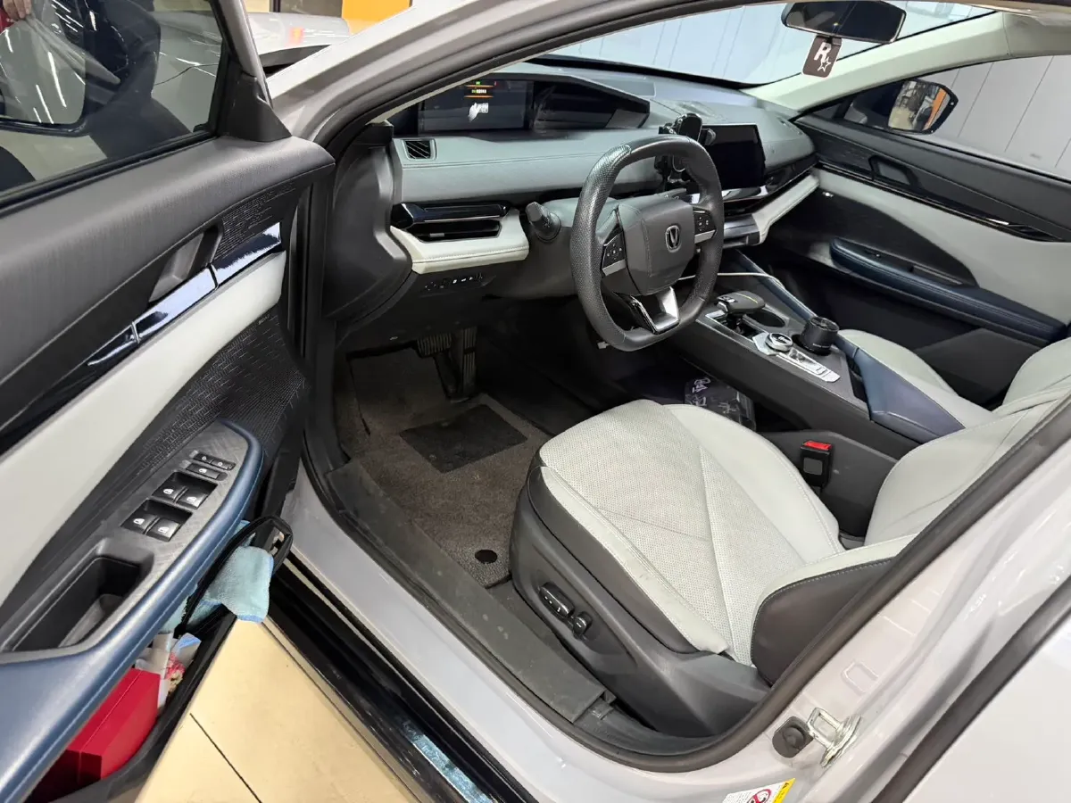 2023 ChangAn UNI-V iDD 1.5T 170HP L4 6TCT PHEV 18.4KWH,autocango,china used car exporter,china ev exporter,chinese used car exporter,chinese used ev exporter