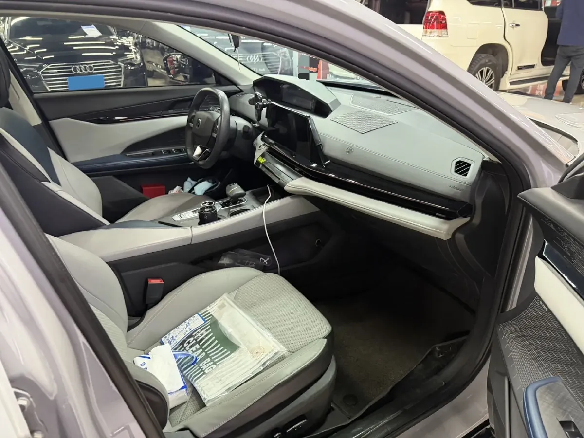 2023 ChangAn UNI-V iDD 1.5T 170HP L4 6TCT PHEV 18.4KWH,autocango,china used car exporter,china ev exporter,chinese used car exporter,chinese used ev exporter