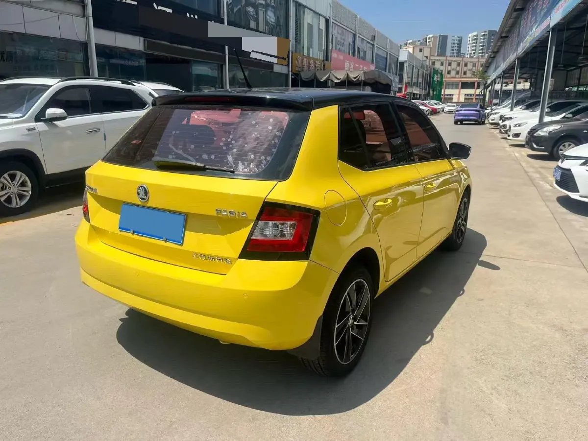 2017 Skoda Fabia 1.6L 110HP L4 6AT,autocango,china used car exporter,china ev exporter,chinese used car exporter,chinese used ev exporter