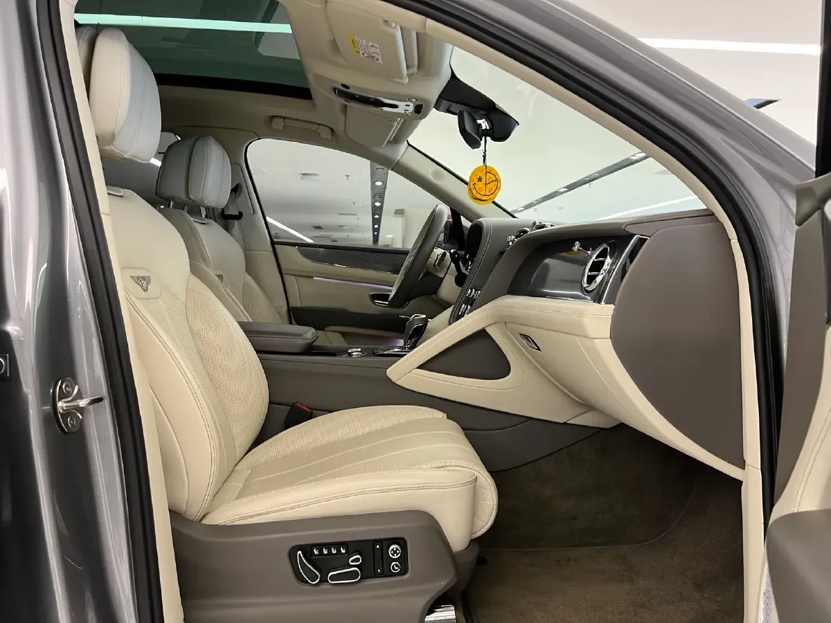 2021 Bentley Bentayga 4.0T 550HP V8 8AT,autocango,china used car exporter,china ev exporter,chinese used car exporter,chinese used ev exporter