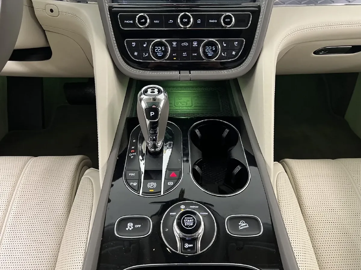 2021 Bentley Bentayga 4.0T 550HP V8 8AT,autocango,china used car exporter,china ev exporter,chinese used car exporter,chinese used ev exporter