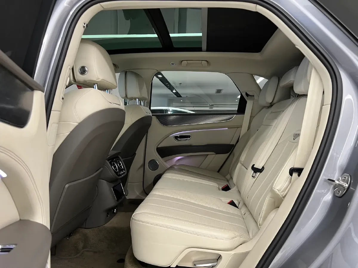 2021 Bentley Bentayga 4.0T 550HP V8 8AT,autocango,china used car exporter,china ev exporter,chinese used car exporter,chinese used ev exporter