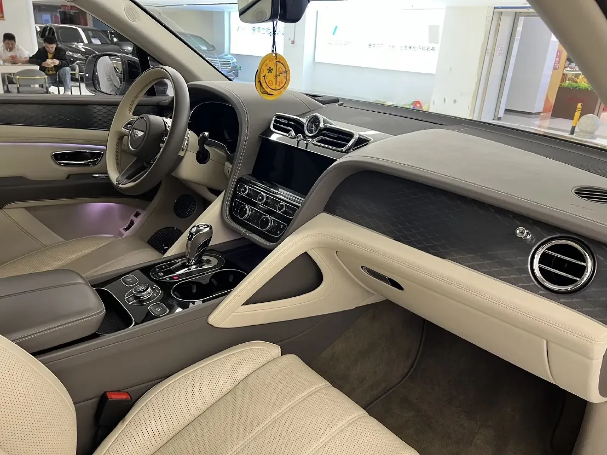 2021 Bentley Bentayga 4.0T 550HP V8 8AT,autocango,china used car exporter,china ev exporter,chinese used car exporter,chinese used ev exporter