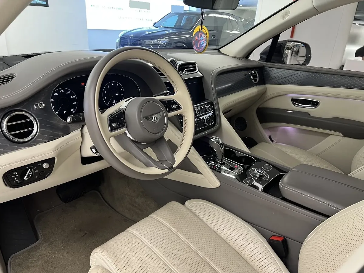 2021 Bentley Bentayga 4.0T 550HP V8 8AT,autocango,china used car exporter,china ev exporter,chinese used car exporter,chinese used ev exporter