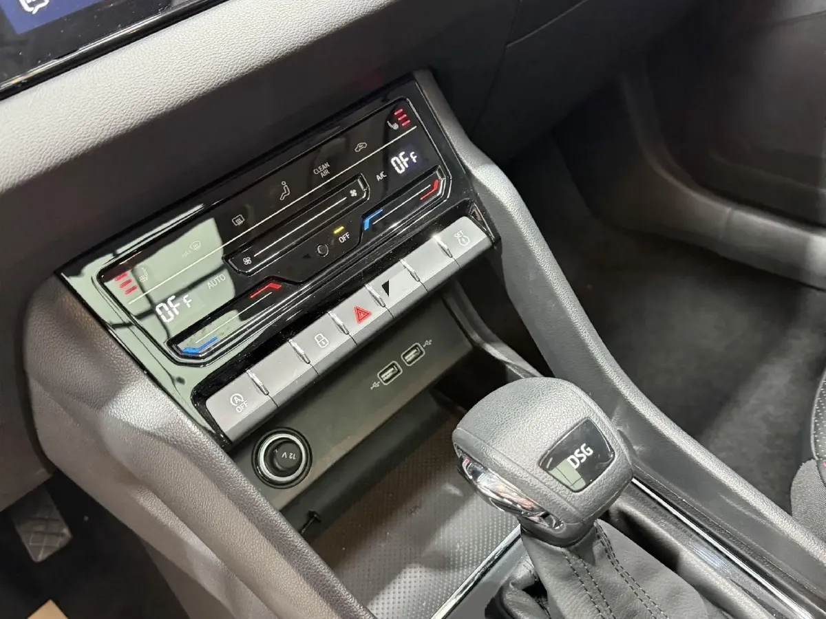 2022 Skoda Karoq 1.4T 150HP L4 7DCT,autocango,china used car exporter,china ev exporter,chinese used car exporter,chinese used ev exporter