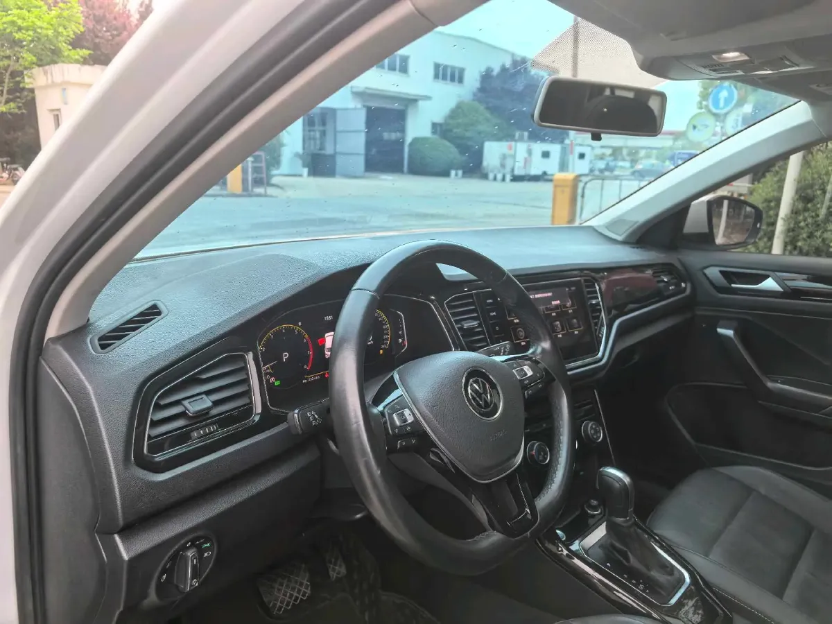 2021 Volkswagen T-Roc 1.4T 150HP L4 7DCT,autocango,china used car exporter,china ev exporter,chinese used car exporter,chinese used ev exporter