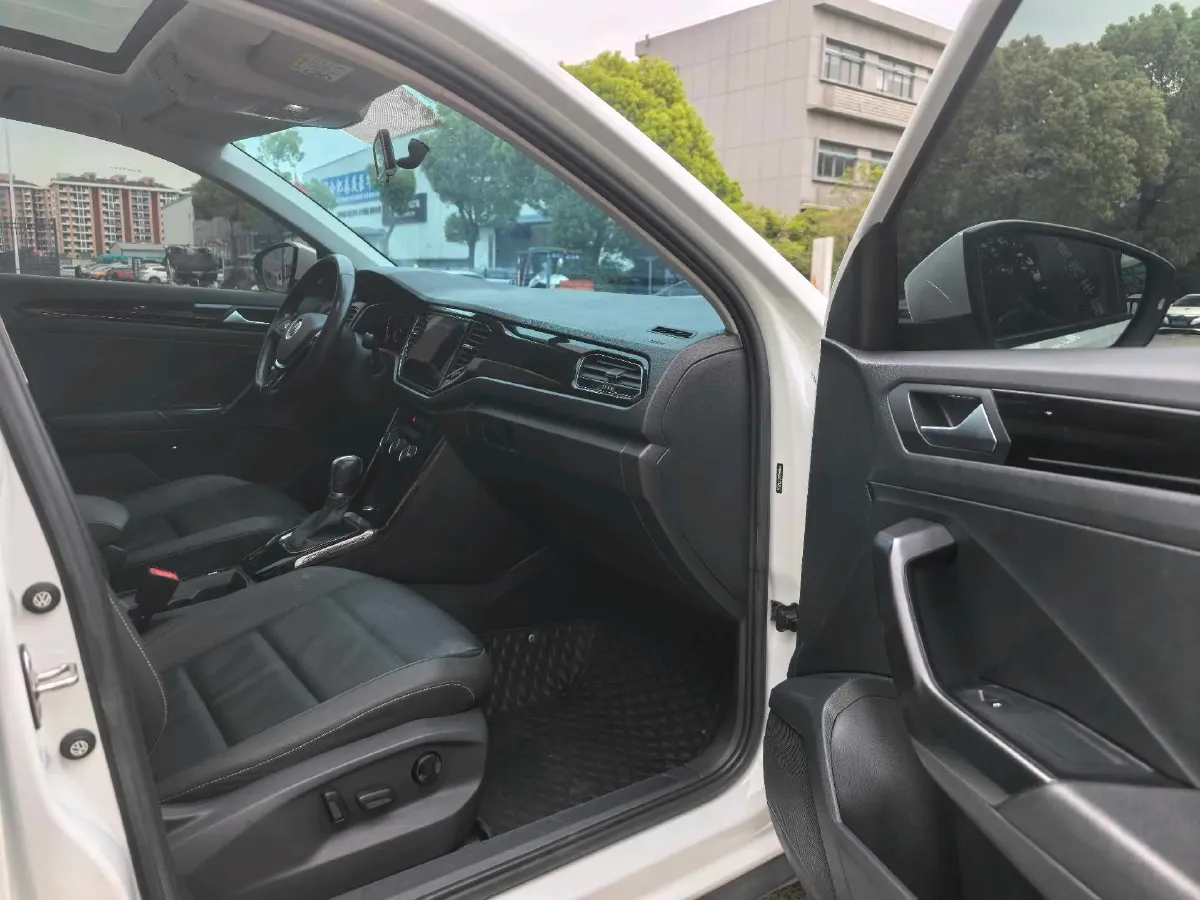 2021 Volkswagen T-Roc 1.4T 150HP L4 7DCT,autocango,china used car exporter,china ev exporter,chinese used car exporter,chinese used ev exporter
