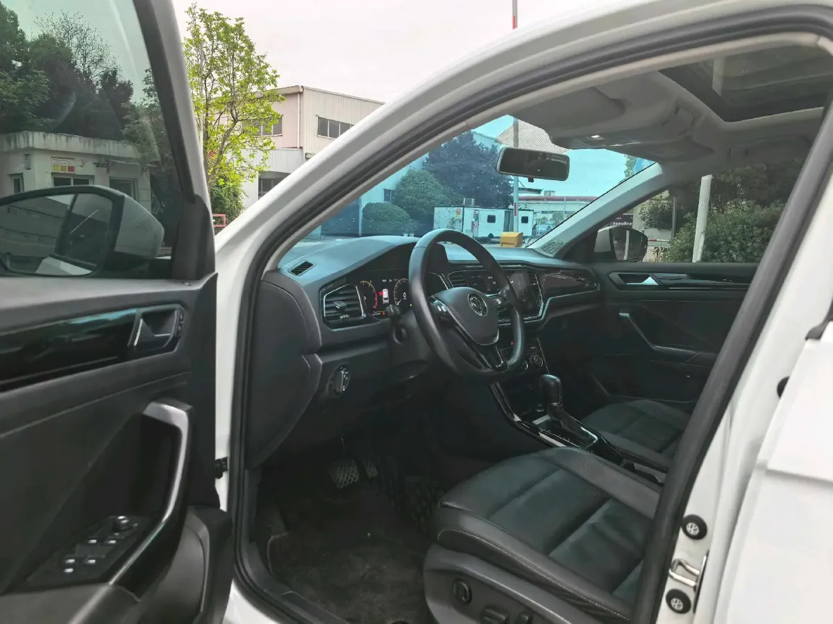 2021 Volkswagen T-Roc 1.4T 150HP L4 7DCT,autocango,china used car exporter,china ev exporter,chinese used car exporter,chinese used ev exporter