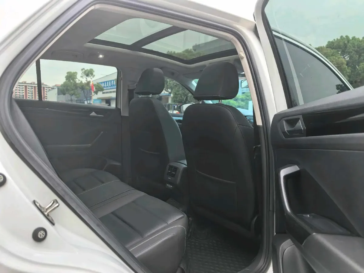 2021 Volkswagen T-Roc 1.4T 150HP L4 7DCT,autocango,china used car exporter,china ev exporter,chinese used car exporter,chinese used ev exporter