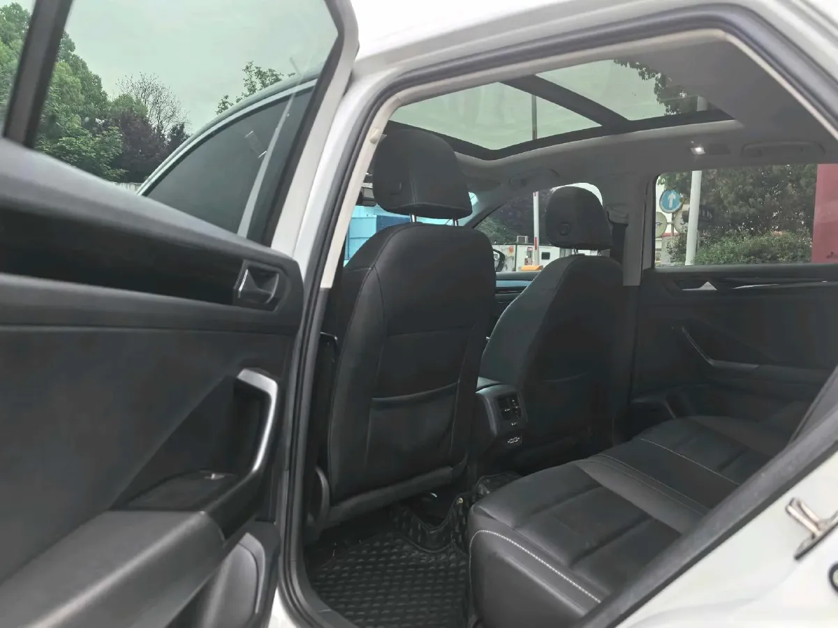 2021 Volkswagen T-Roc 1.4T 150HP L4 7DCT,autocango,china used car exporter,china ev exporter,chinese used car exporter,chinese used ev exporter