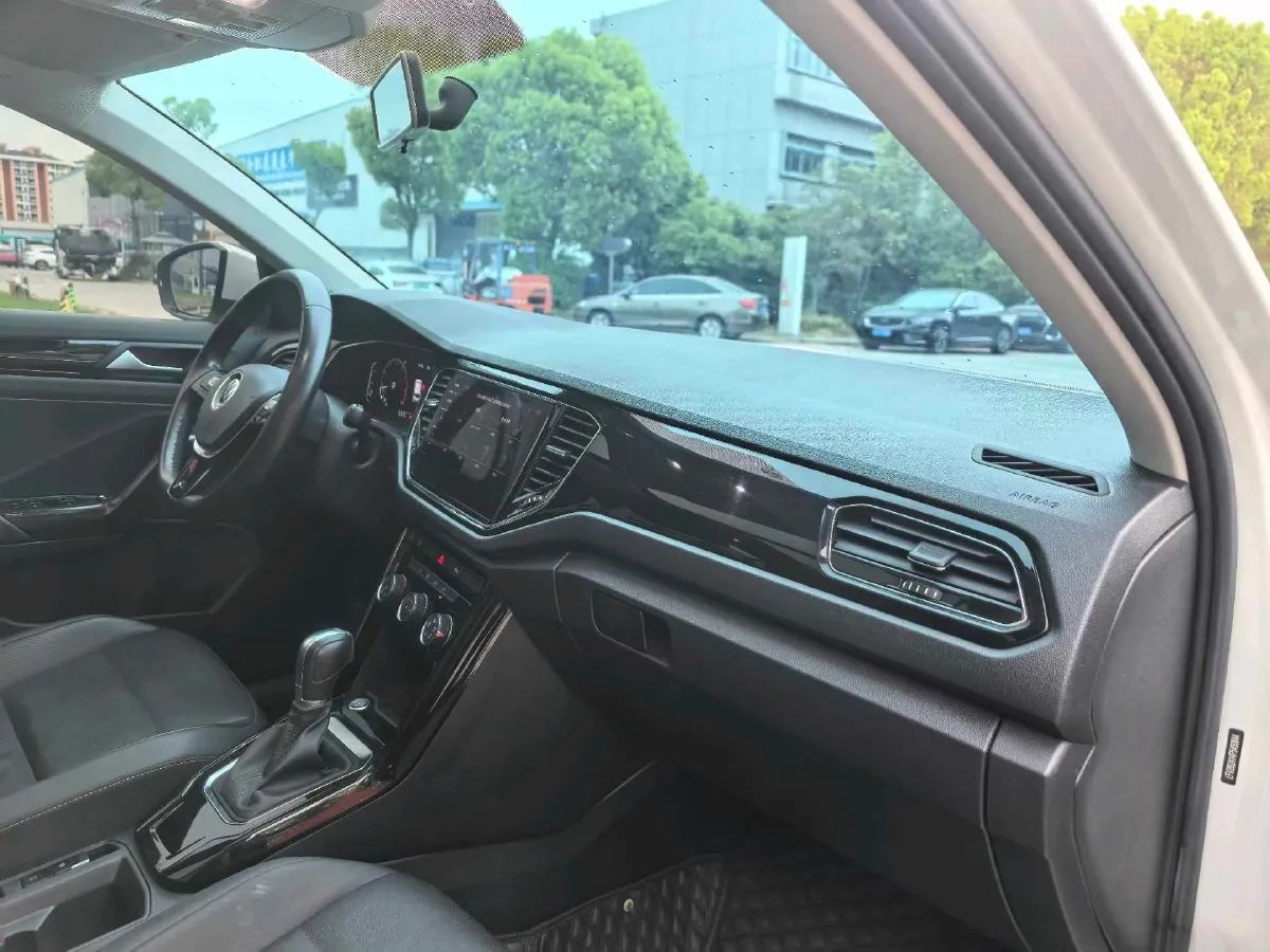 2021 Volkswagen T-Roc 1.4T 150HP L4 7DCT,autocango,china used car exporter,china ev exporter,chinese used car exporter,chinese used ev exporter