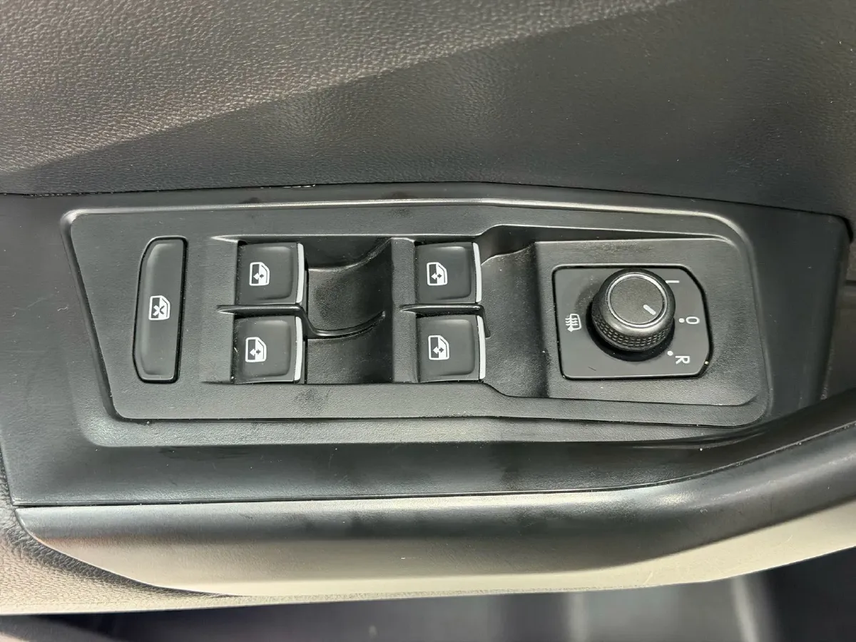 2021 Volkswagen T-Roc 1.4T 150HP L4 7DCT,autocango,china used car exporter,china ev exporter,chinese used car exporter,chinese used ev exporter