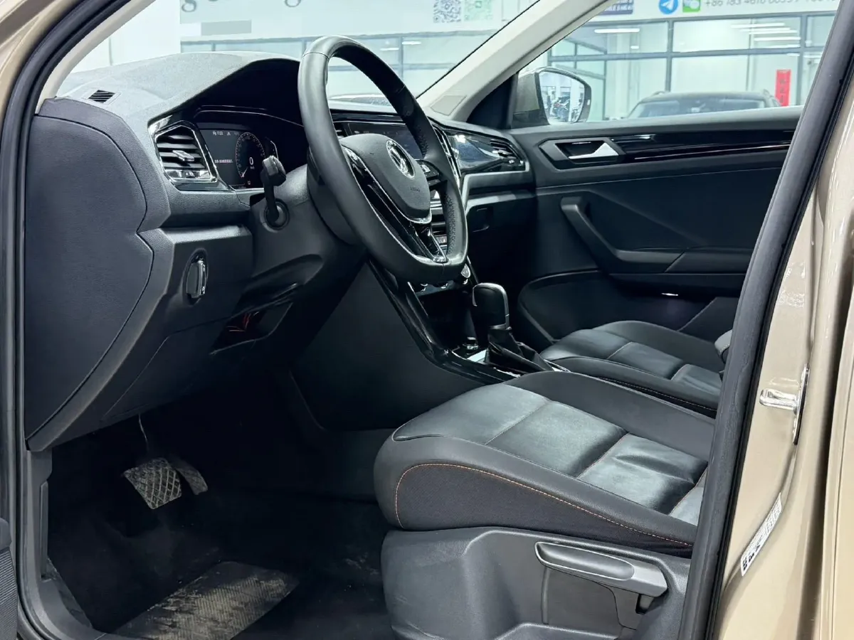 2021 Volkswagen T-Roc 1.4T 150HP L4 7DCT,autocango,china used car exporter,china ev exporter,chinese used car exporter,chinese used ev exporter