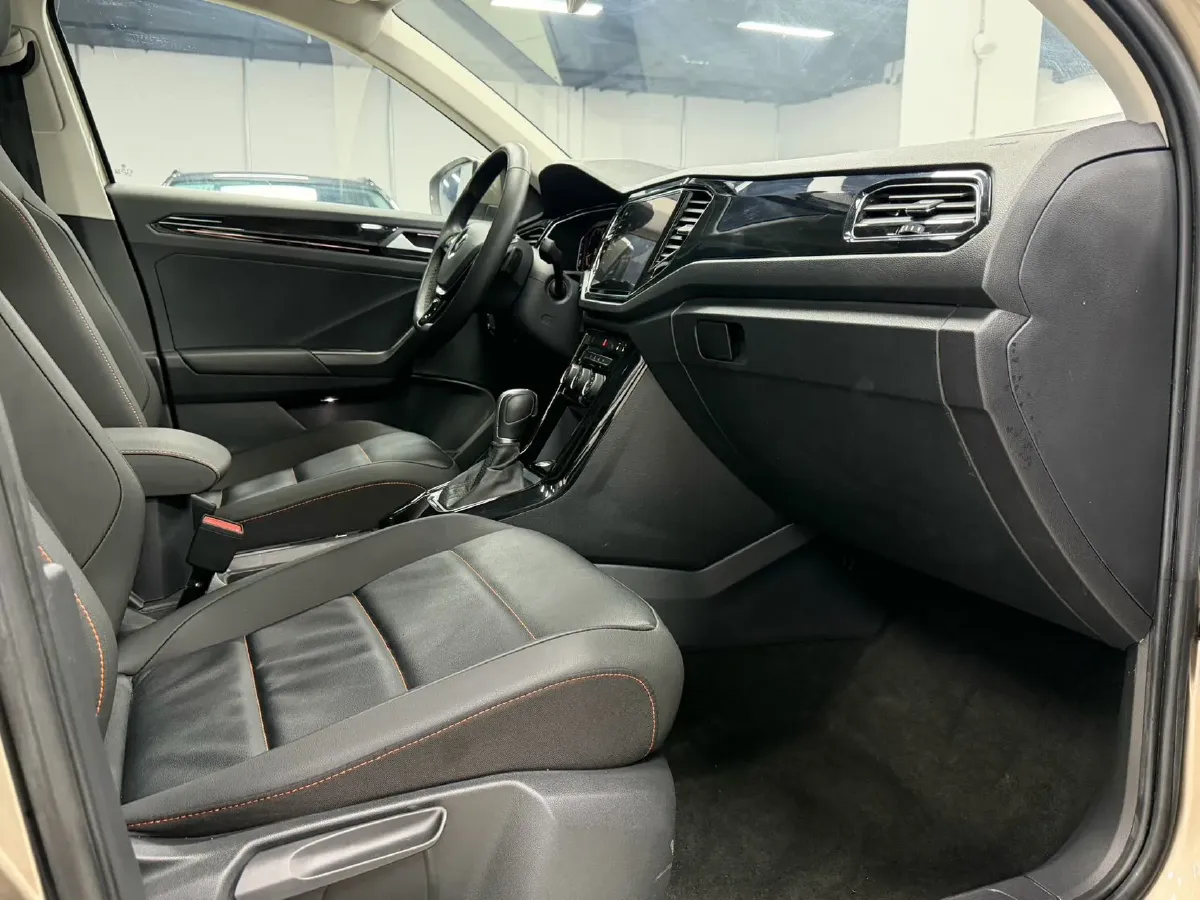 2021 Volkswagen T-Roc 1.4T 150HP L4 7DCT,autocango,china used car exporter,china ev exporter,chinese used car exporter,chinese used ev exporter