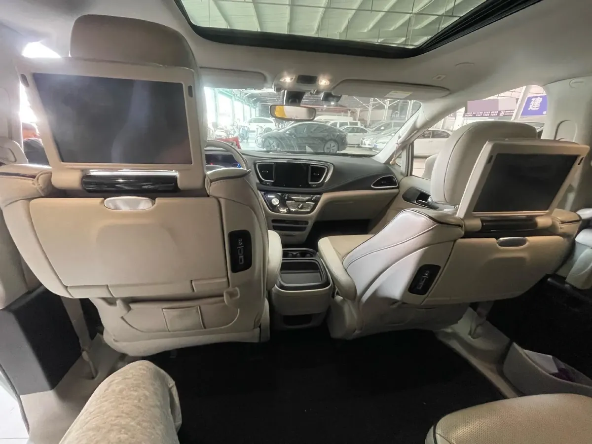 2018 Chrysler Pacifica 3.6L 245HP V6 E-CVT PHEV 16KWH,autocango,china used car exporter,china ev exporter,chinese used car exporter,chinese used ev exporter