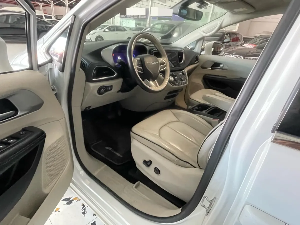 2018 Chrysler Pacifica 3.6L 245HP V6 E-CVT PHEV 16KWH,autocango,china used car exporter,china ev exporter,chinese used car exporter,chinese used ev exporter
