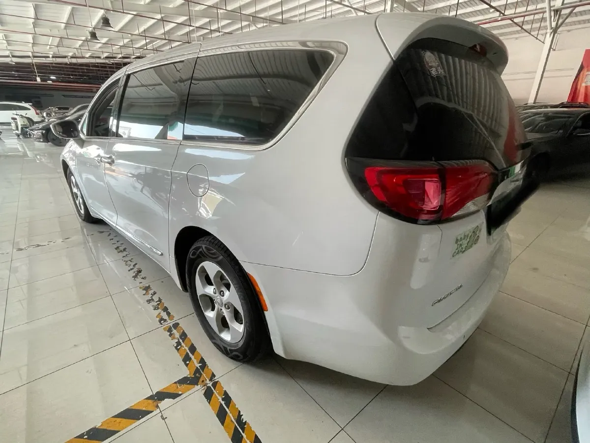 2018 Chrysler Pacifica 3.6L 245HP V6 E-CVT PHEV 16KWH,autocango,china used car exporter,china ev exporter,chinese used car exporter,chinese used ev exporter