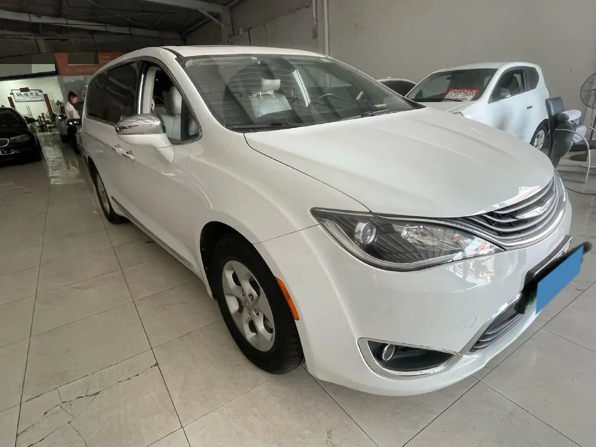 2018 Chrysler Pacifica 3.6L 245HP V6 E-CVT PHEV 16KWH,autocango,china used car exporter,china ev exporter,chinese used car exporter,chinese used ev exporter