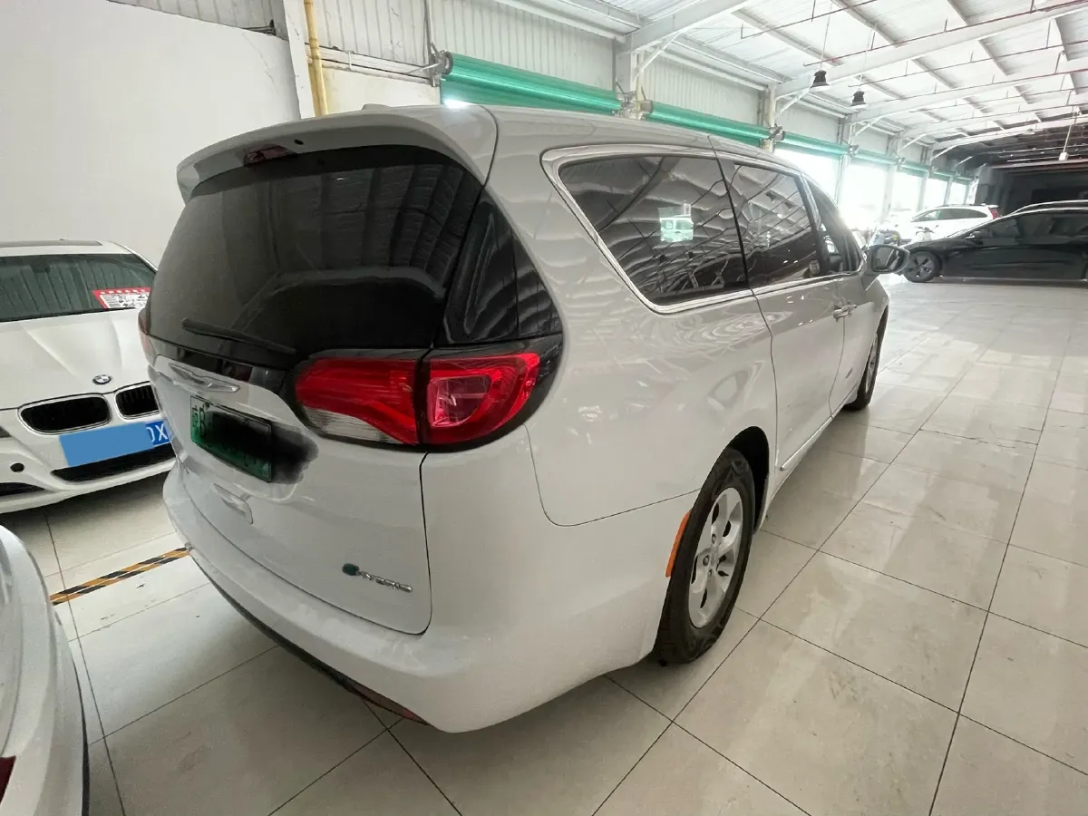 2018 Chrysler Pacifica 3.6L 245HP V6 E-CVT PHEV 16KWH,autocango,china used car exporter,china ev exporter,chinese used car exporter,chinese used ev exporter
