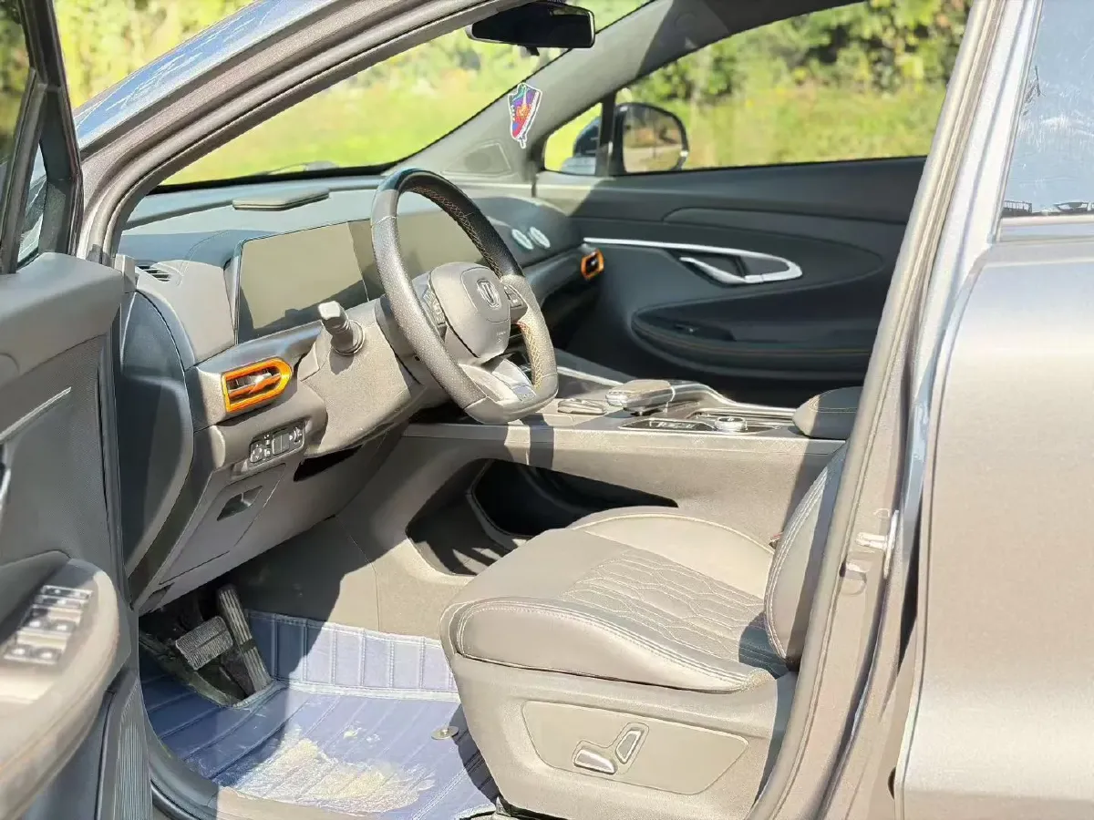 2022 ChangAn UNI-T 1.5T 188HP L4 7DCT,autocango,china used car exporter,china ev exporter,chinese used car exporter,chinese used ev exporter