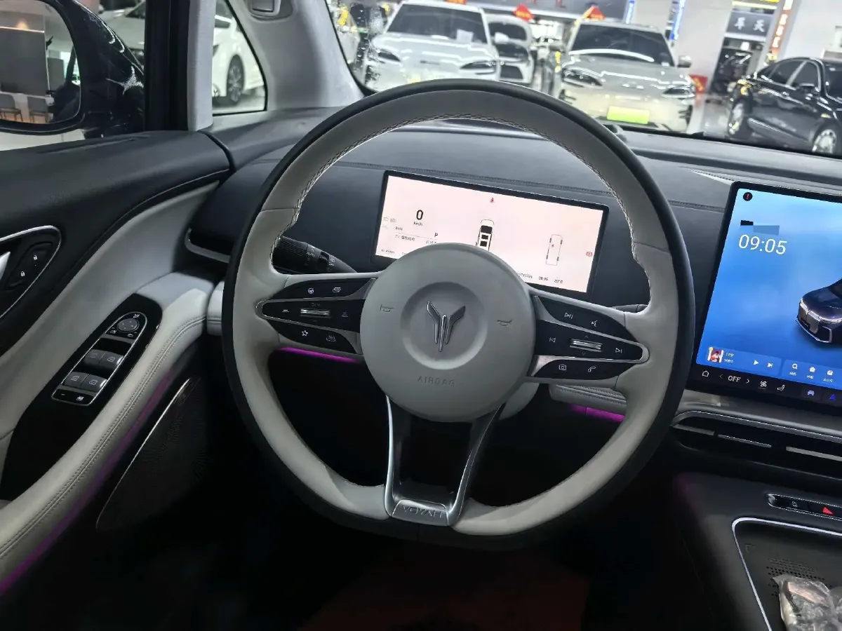 2025 Voyah Dream 1.5T 150HP L4 PHEV 41.7KWH,autocango,china used car exporter,china ev exporter,chinese used car exporter,chinese used ev exporter