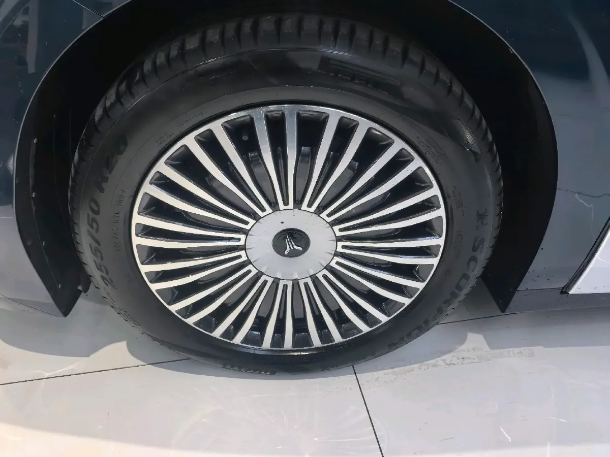 2025 Voyah Dream 1.5T 150HP L4 PHEV 41.7KWH,autocango,china used car exporter,china ev exporter,chinese used car exporter,chinese used ev exporter