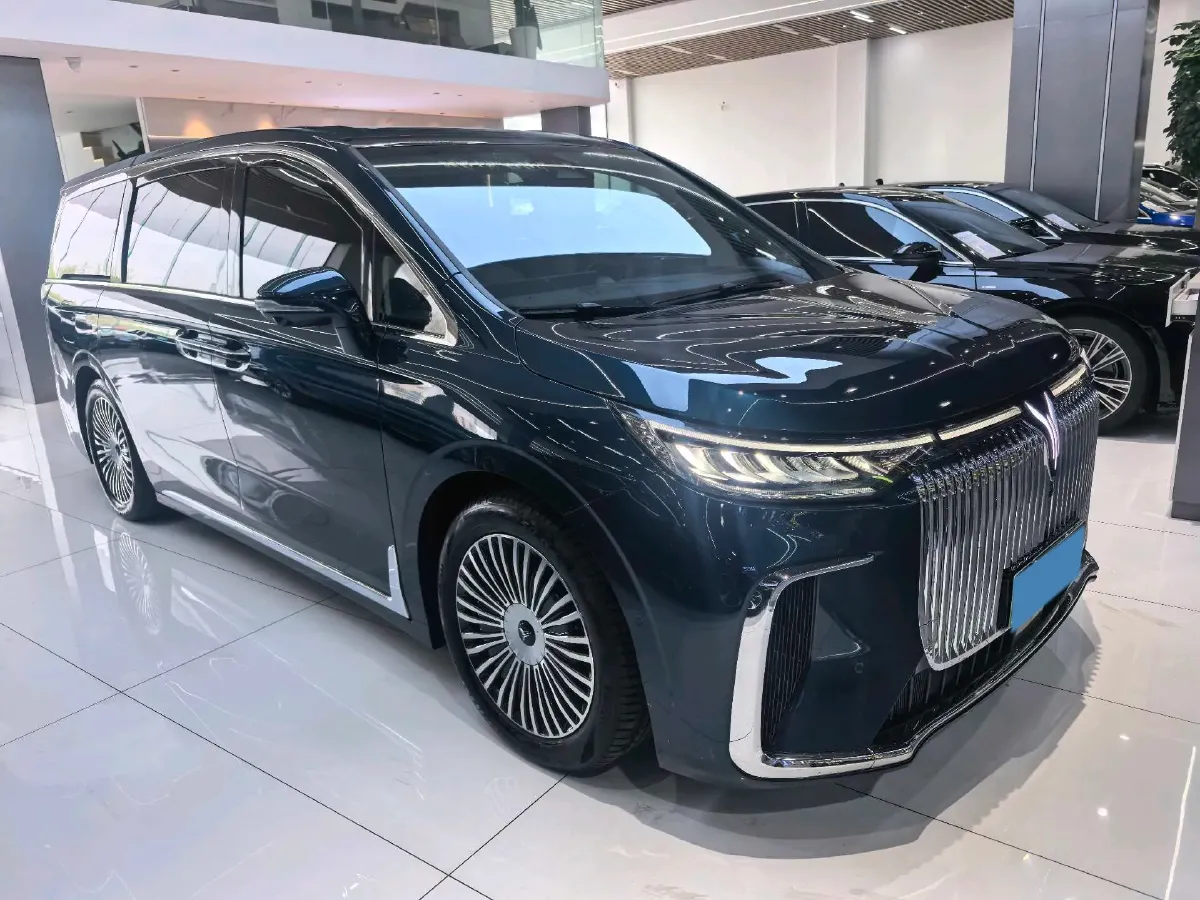 2025 Voyah Dream 1.5T 150HP L4 PHEV 41.7KWH,autocango,china used car exporter,china ev exporter,chinese used car exporter,chinese used ev exporter