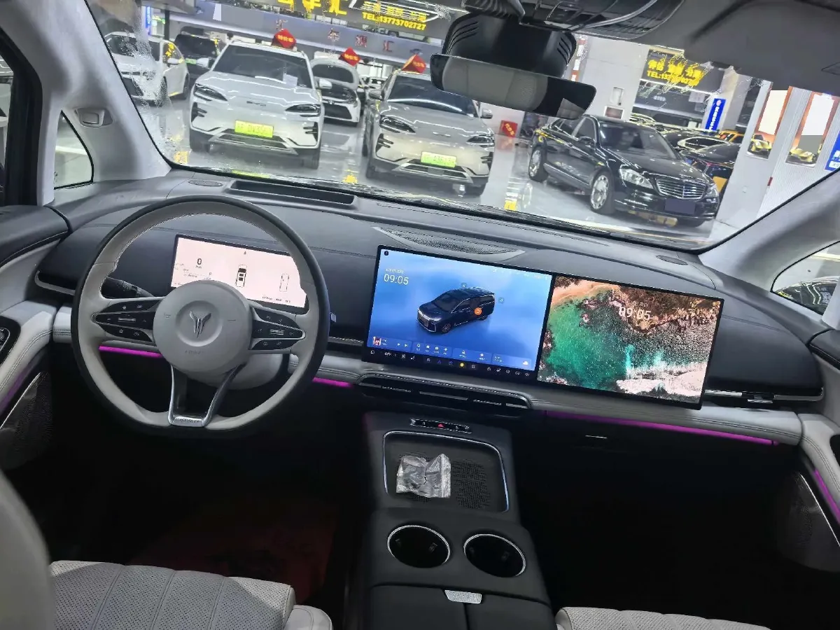 2025 Voyah Dream 1.5T 150HP L4 PHEV 41.7KWH,autocango,china used car exporter,china ev exporter,chinese used car exporter,chinese used ev exporter