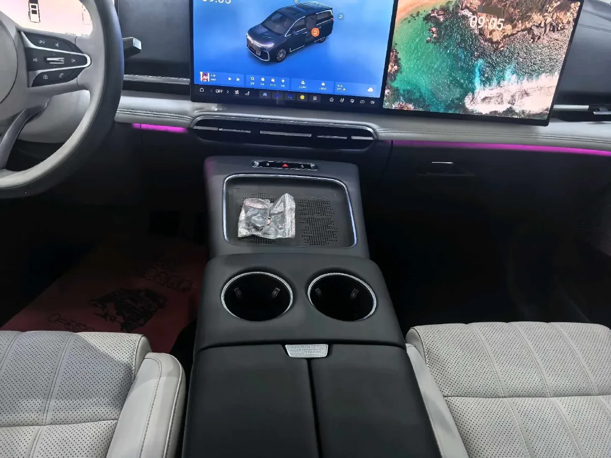 2025 Voyah Dream 1.5T 150HP L4 PHEV 41.7KWH,autocango,china used car exporter,china ev exporter,chinese used car exporter,chinese used ev exporter