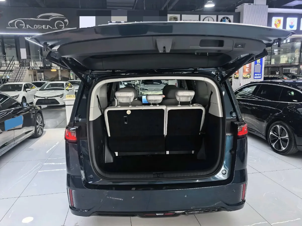 2025 Voyah Dream 1.5T 150HP L4 PHEV 41.7KWH,autocango,china used car exporter,china ev exporter,chinese used car exporter,chinese used ev exporter