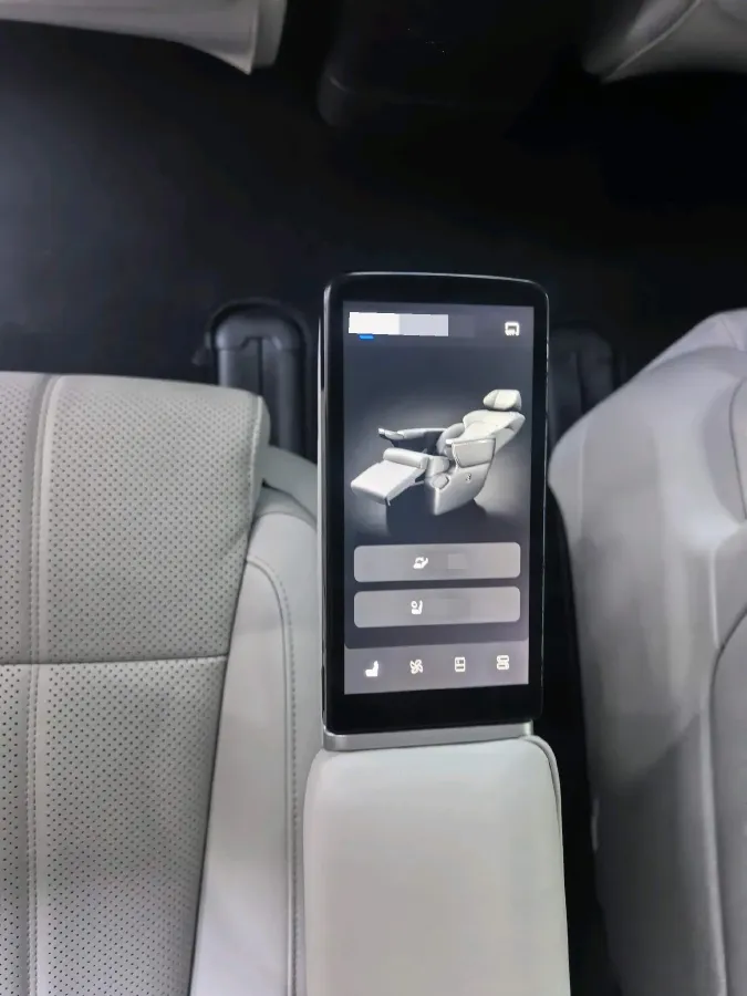 2025 Voyah Dream 1.5T 150HP L4 PHEV 41.7KWH,autocango,china used car exporter,china ev exporter,chinese used car exporter,chinese used ev exporter